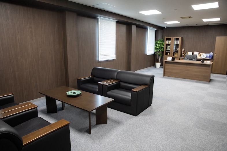 戸田オフィススタジオ / 高商スタジオ｜【社長室・役員室】奥行きのある空間で引きじりも確保可能