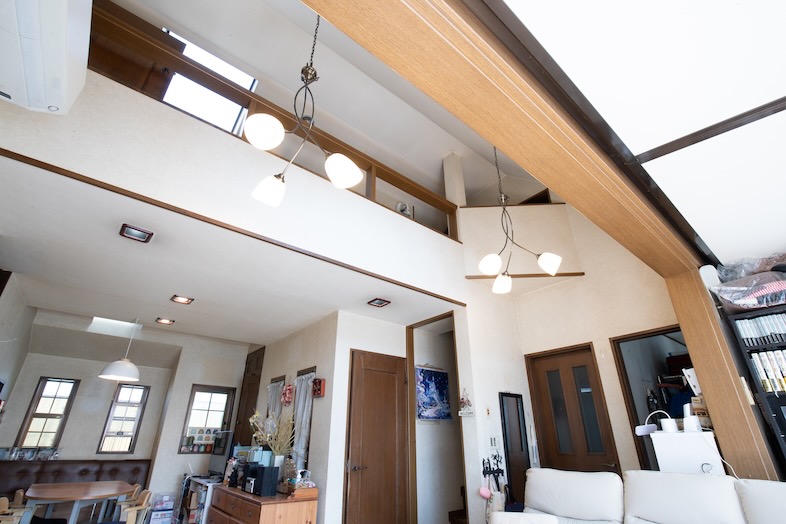 もえぎ野一軒家スタジオ｜【2階】屋根裏まで広がる天井の高さを活かしたダイナミックな構図