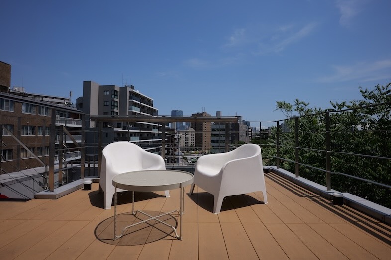 yok.terrace｜青空の下に広がるテラス