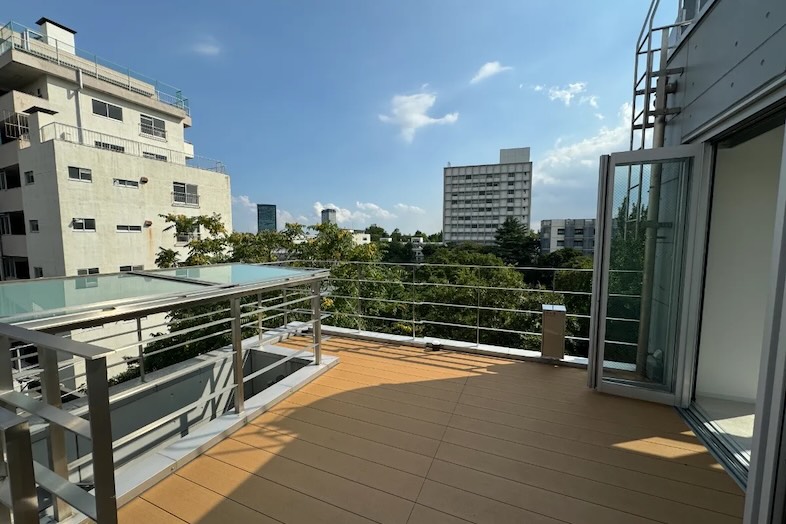 yok.terrace｜広い空と都会の景色を独り占めできるテラス