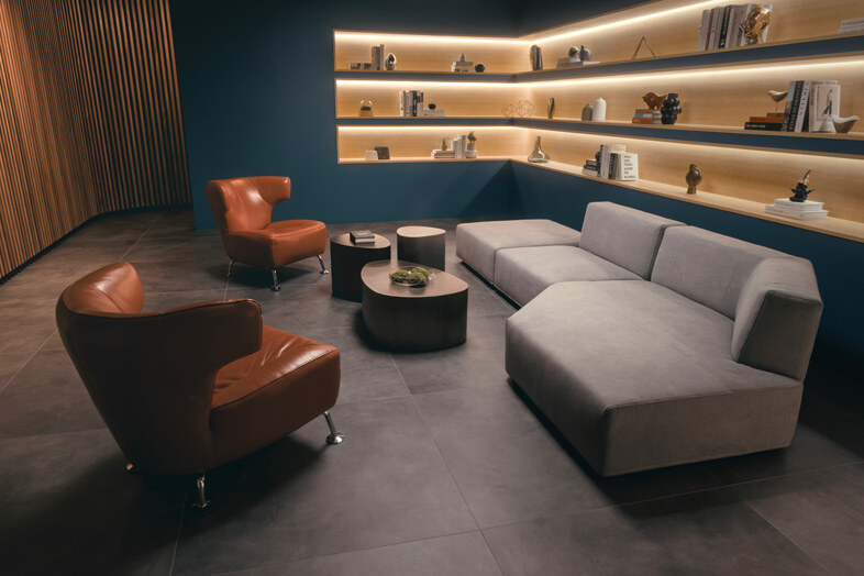 Atlantiq studio CLASSIC / THE LOUNGE｜【THE LOUNGE】琥珀色の間接照明が映えるラウンジ、対談・インタビュー撮影に最適