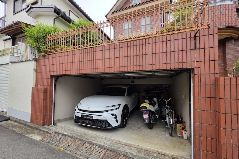 もえぎ野一軒家スタジオ｜【外観】ガレージの撮影ご利用も可能です ※有料オプション