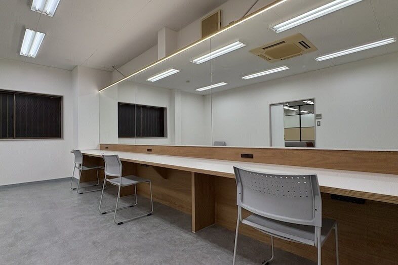 DICE STUDIO-higashi kawaguchi-｜複数人同時の支度や長時間の撮影にも対応可能なメイクスペース