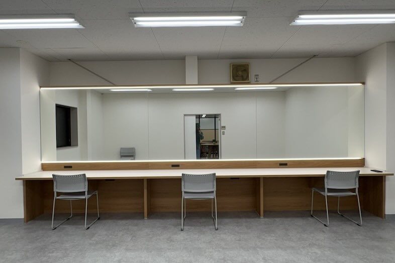 DICE STUDIO-higashi kawaguchi-｜大きなミラー付きのメイクスペース