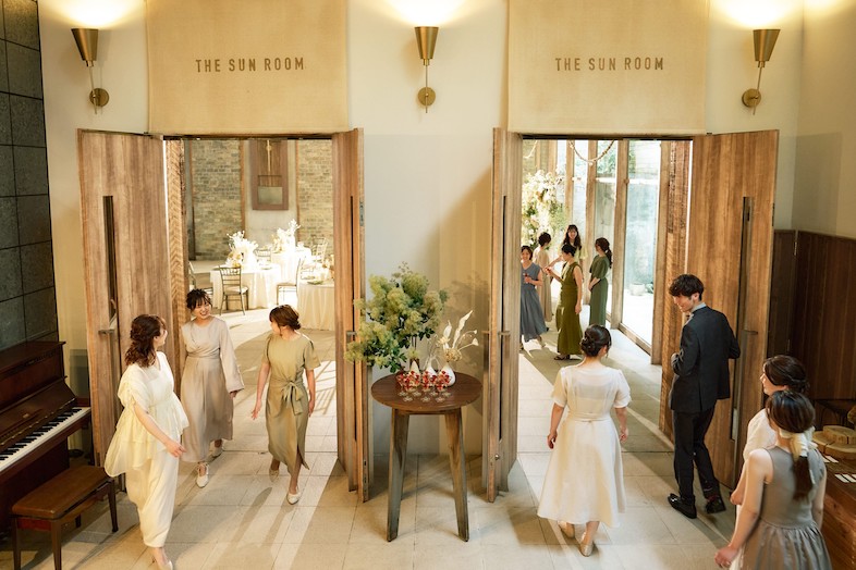 THINGS AoyamaOrganicGarden.dth｜【B1F 会場】結婚式やパーティーシーンの撮影に最適なバンケット入り口