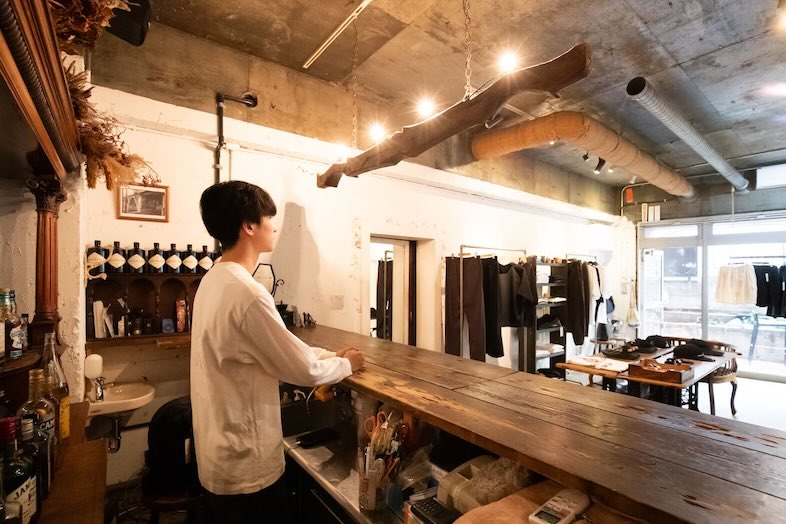 GOBLIN.原宿BAR&GALLERY店｜【BAR】カウンターからスペースを見渡せます