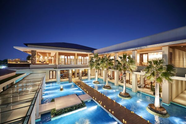 THE MEETS MARINA TERRACE