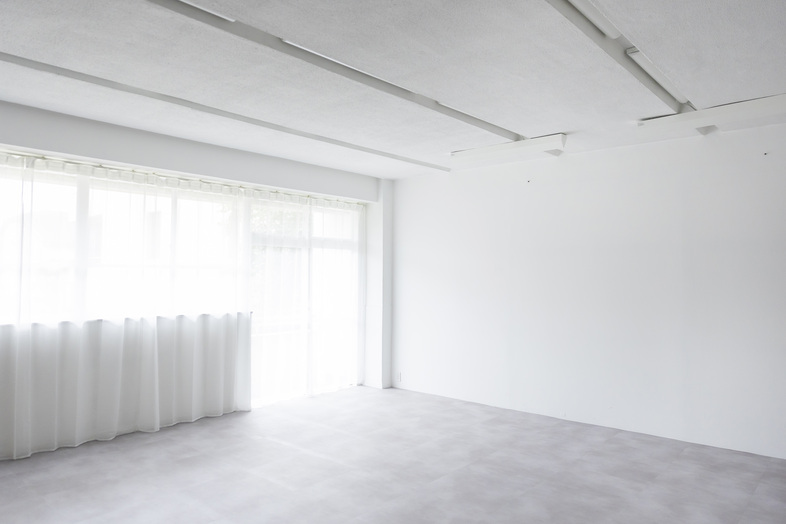 STUDIO NONAMES｜自然光を活かした白背景の撮影にも対応