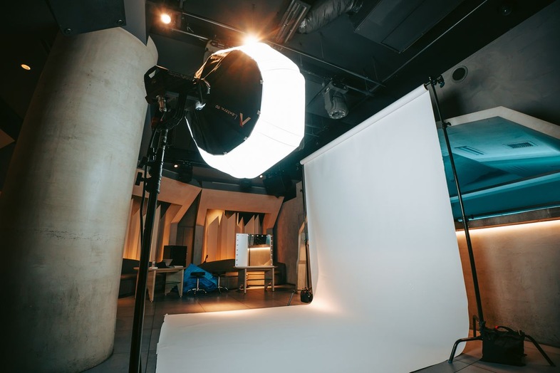 BAIA STUDIO｜【1F】プロ用ライティング機材、ポートレート撮影にも対応