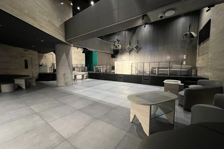 BAIA STUDIO｜【2F】大理石調の壁により上質な雰囲気を撮影可能