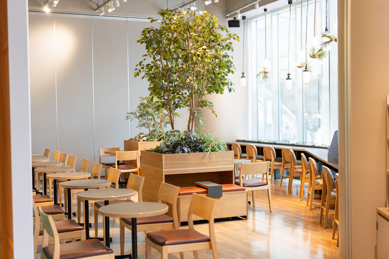 GOBLIN.小岩CAFE店｜観葉植物がありリラックスできる空間