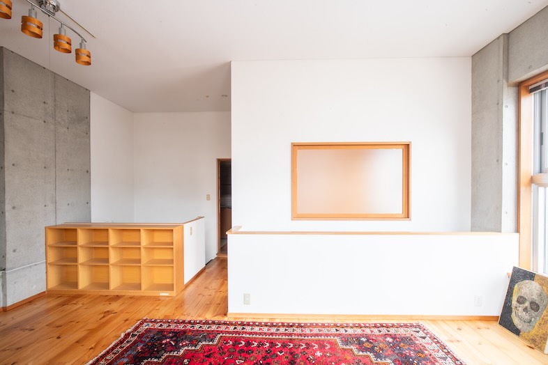 apartment2122｜商品撮影に最適なウッド棚を完備