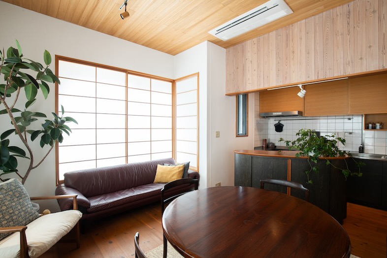 apartment2122｜木の温もりを感じる食卓シーンや対談撮影に