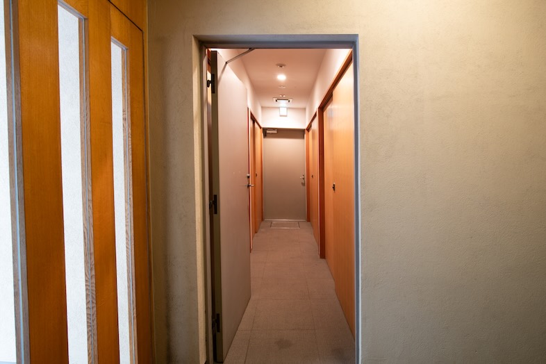 apartment2122｜奥行きのある共用廊下