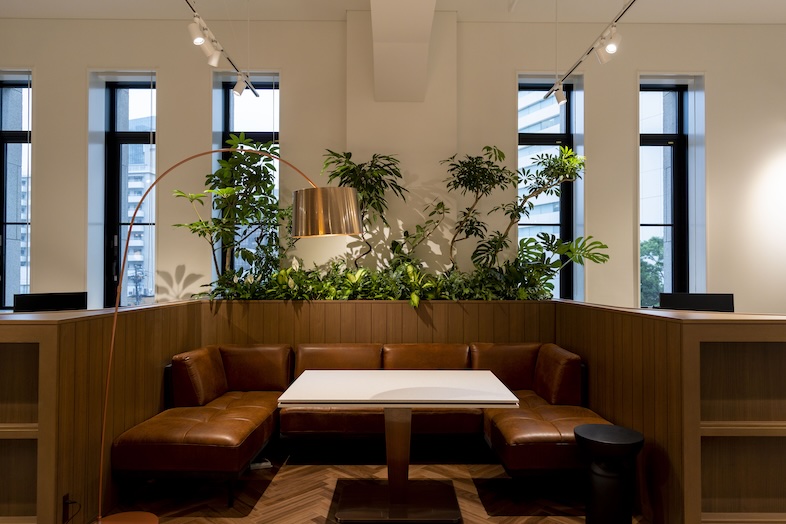 九段下 Design Office｜シックで落ち着きのあるソファブース