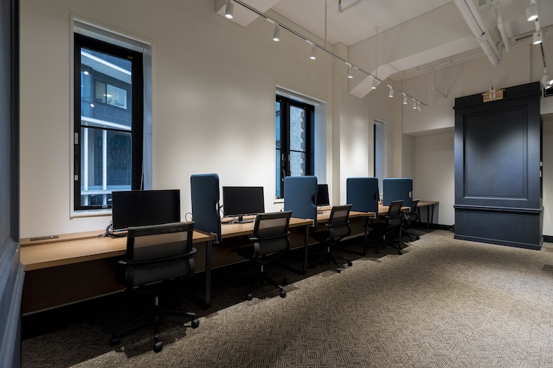 九段下 Design Office｜スタートアップの働いている風景、集中作業、オフィス勤務風景の再現に