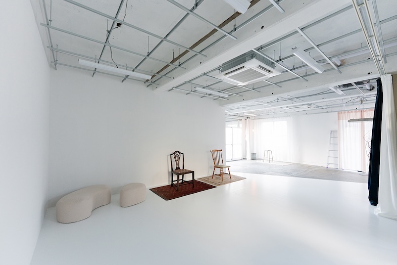 studio ONDO｜白壁白床のシンプルな空間