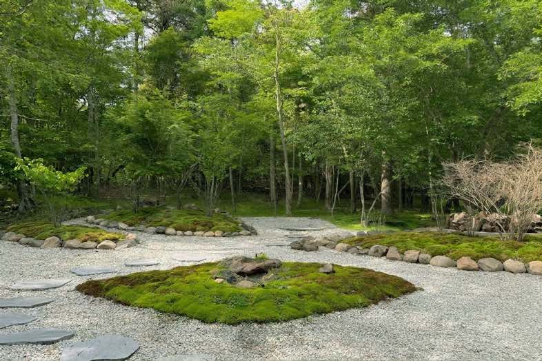 HOTEL SEION FUJI｜苔や石、水の流れが織りなす木立に囲まれた日本庭園