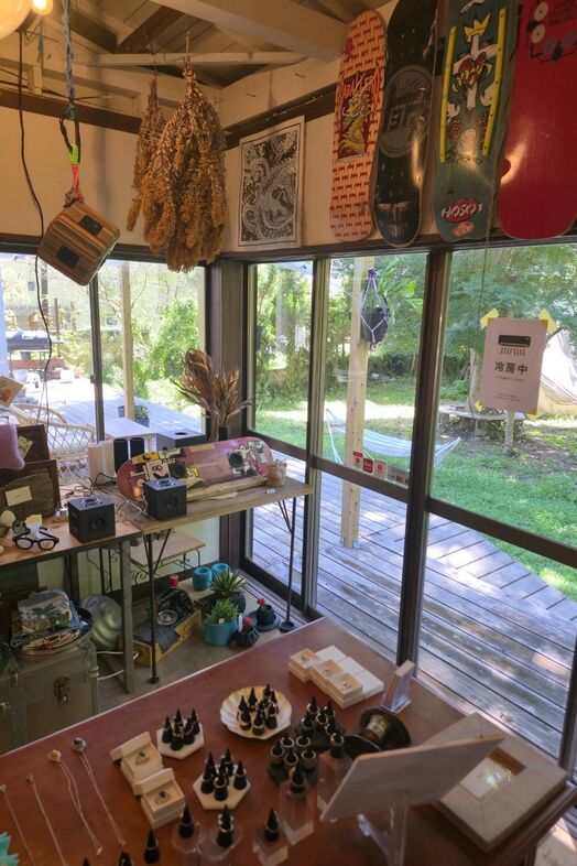 Art of Life 山の音｜古着店舗（窓側）