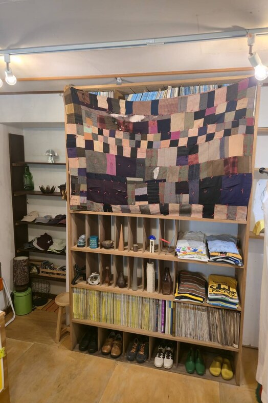 Art of Life 山の音｜古着店舗（レコード棚）