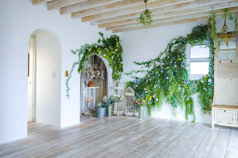 HOUSE STUDIO KUSCHEL｜【3F】鮮やかなグリーンやフラワーを背景に撮影可能