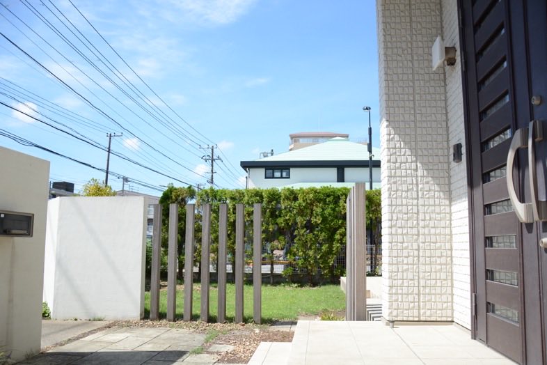 Gyotoku Terrace｜【1F玄関】家を訪れる人物や外出する家族など戸建てならではのシーン撮影に