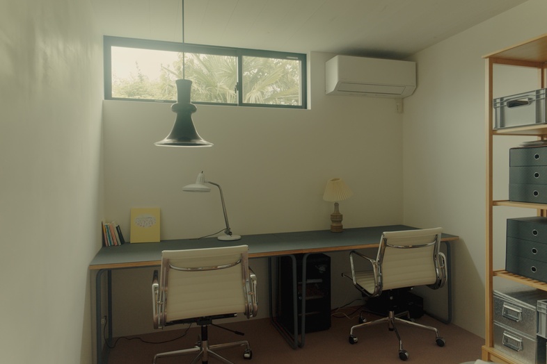 STUDIO FINN｜書斎。※現在デスクと椅子は1セットのみ、控え室として利用相談可能