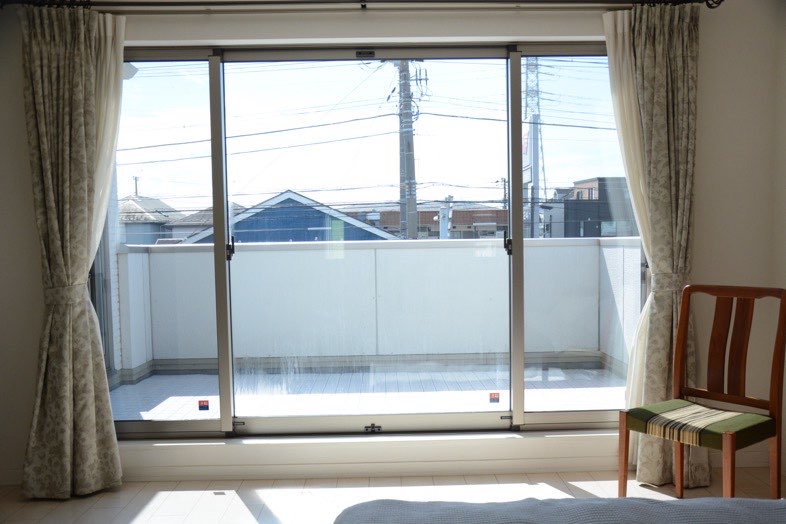 Gyotoku Terrace｜【2F寝室】大きな掃き出し窓が広がる寝室