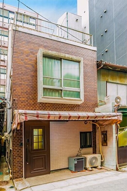 TASUKI｜【外観】レトロなレンガ外観は路地シーンやロケハン風景の撮影にも映える