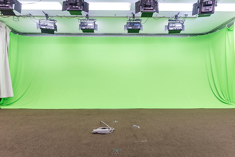 streamers 日本橋スタジオA｜人物とCG背景を合成するプレゼン動画やオンライン配信などに活用できるクロマキーエリア