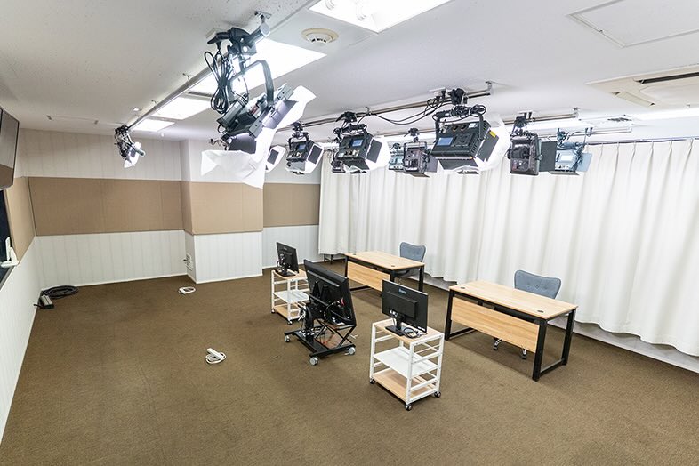 streamers 日本橋スタジオA｜デスクや撮影機材、モニターを設置できる40㎡のスタジオフロア