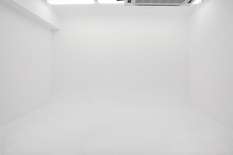 VINCENT STUDIO｜【A STUDIO】天地R構造を採用した白ホリゾント