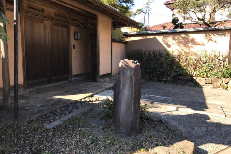 岩槻スタジオ｜格式ある玄関と石庭が迎える外観で来訪シーンや和装撮影が可能
