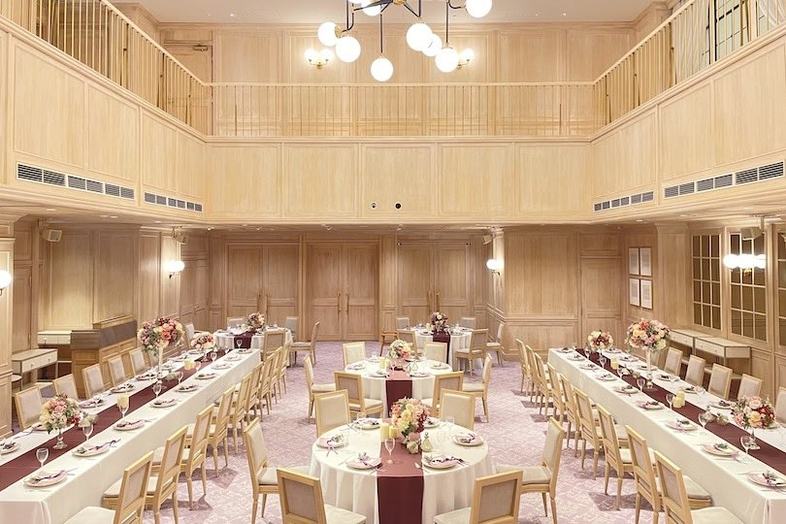 NEEDS京都烏丸(旧 InStyle wedding KYOTO)｜【6F バンケット】天井高7.4mの開放的な空間