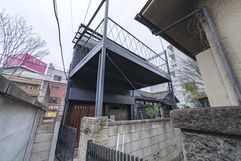 S-Studio東武練馬｜建物側面と2階バルコニー
