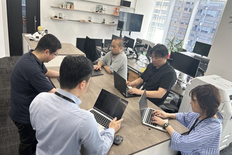 株式会社ホットスケープ 本社オフィス｜【執務室】会議シーン撮影イメージ