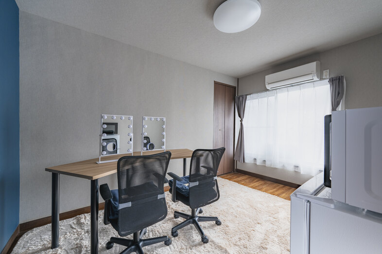 S-Studio東武練馬｜【2F】控室には、電子レンジや冷蔵庫などの家電も揃えています