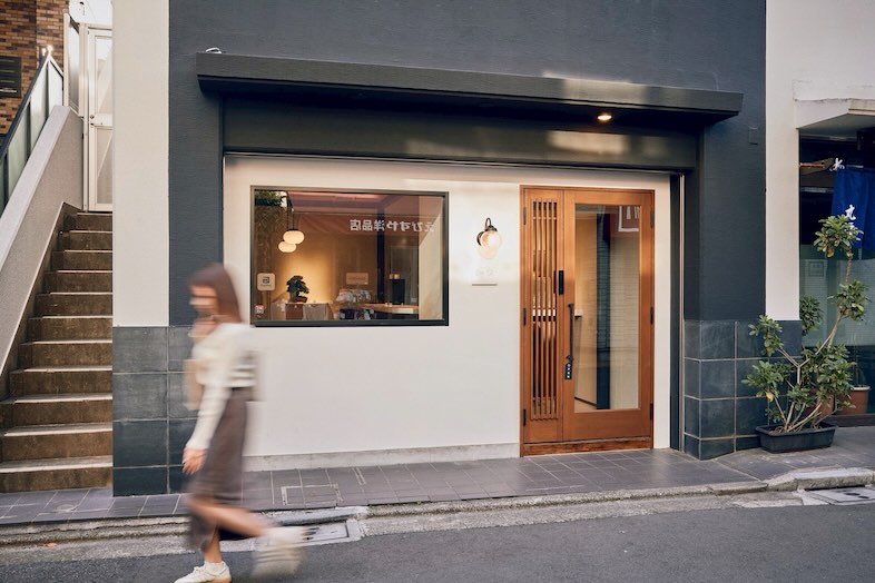 あおいやま｜入退店シーンや都会的な店舗イメージの撮影に