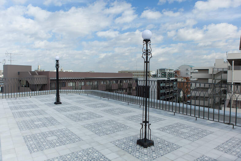 STUDIO EASE砧 3F -SALON-｜【ROOFTOP】街並みと空を背景に引きの撮影がしやすい