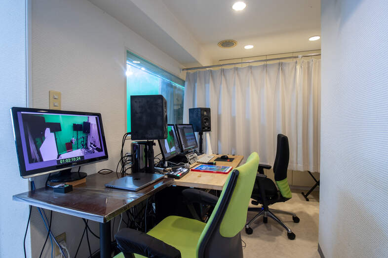映音空間／603スタジオ｜ブース内の映像を確認しながら配信進行できる操作環境