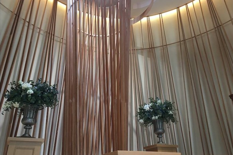NEEDS神戸山手(旧 山手迎賓館神戸)｜【チャペル】柔らかな光が差し込む幻想的な空間