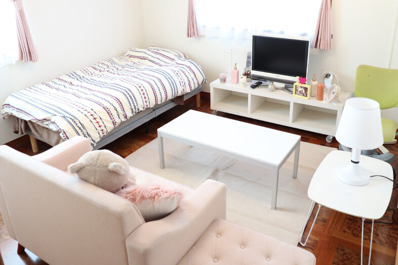 岩槻スタジオ｜明るい女性部屋で一人暮らし設定や生活シーン撮影が可能