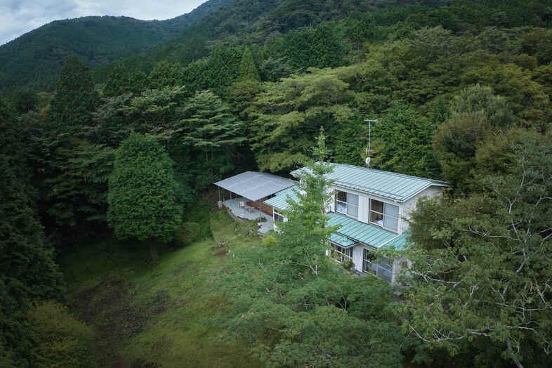 HAKONE SENGOKUHARA SOGEN｜深い山の中にある一軒家は箱根らしい引きの外観撮影に最適