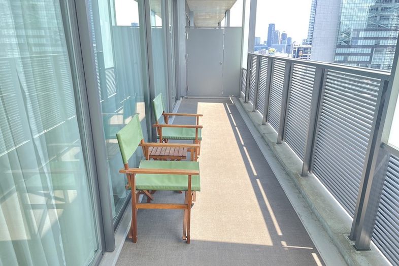アルモニーアンブラッセ大阪（宿泊部屋）｜ベランダから望む、都会の街並み
