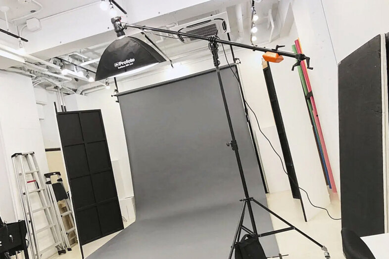 スタジオBIANCA表参道｜グレー背景紙とソフトボックスを使った撮影事例