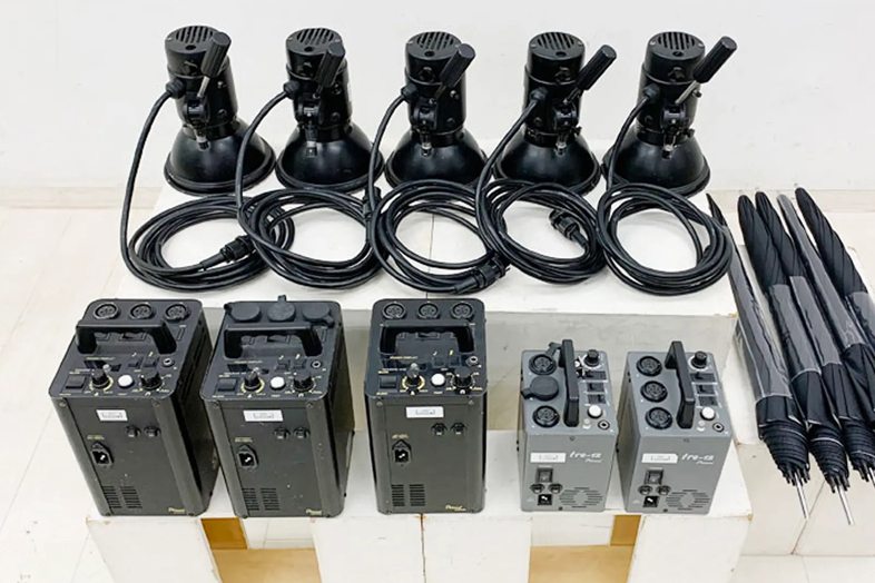 新宿ホワイトバックスタジオ｜エリンクロームモノブロックストロボやフォトナのストロボを有料レンタル可能