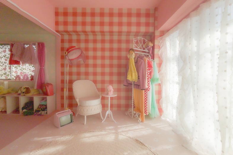 築古マンション｜【301 昭和乙女部屋】ギンガムチェックの壁がキュートな女の子のお部屋
