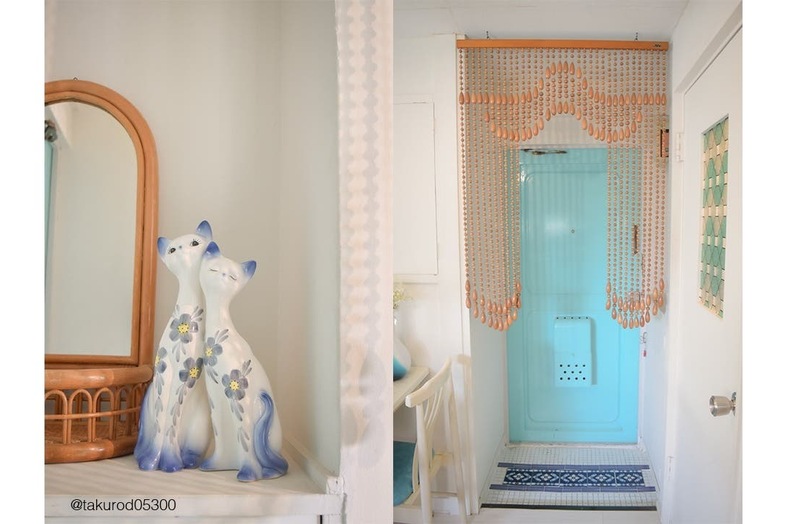 築古マンション｜【207 白樺舎】水色の玄関ドアと珠のれんが彩る昭和の住まい