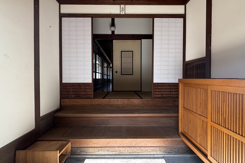 TOWARI NO MA｜伝統的な日本家屋の玄関土間