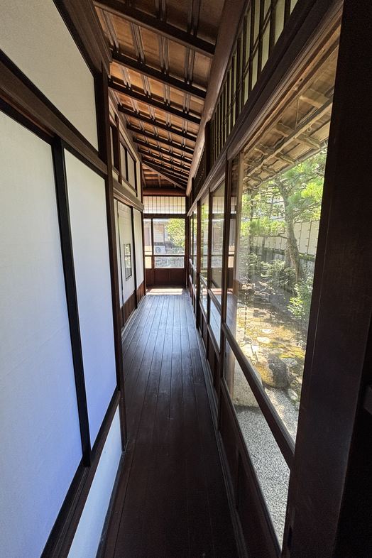TOWARI NO MA｜趣のある廊下と日本庭園を合わせて撮影可能